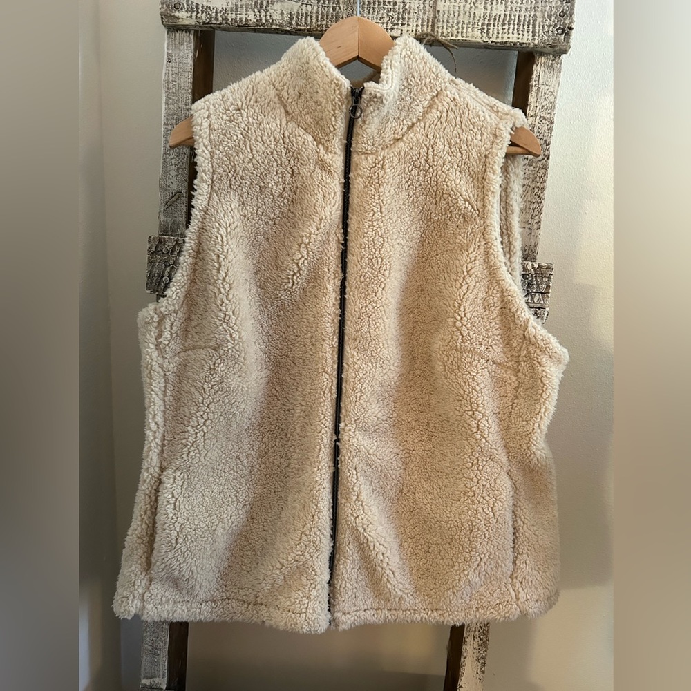 NWTs CJ Banks Sherpa Vest Size 1X (16-18W) Ivory